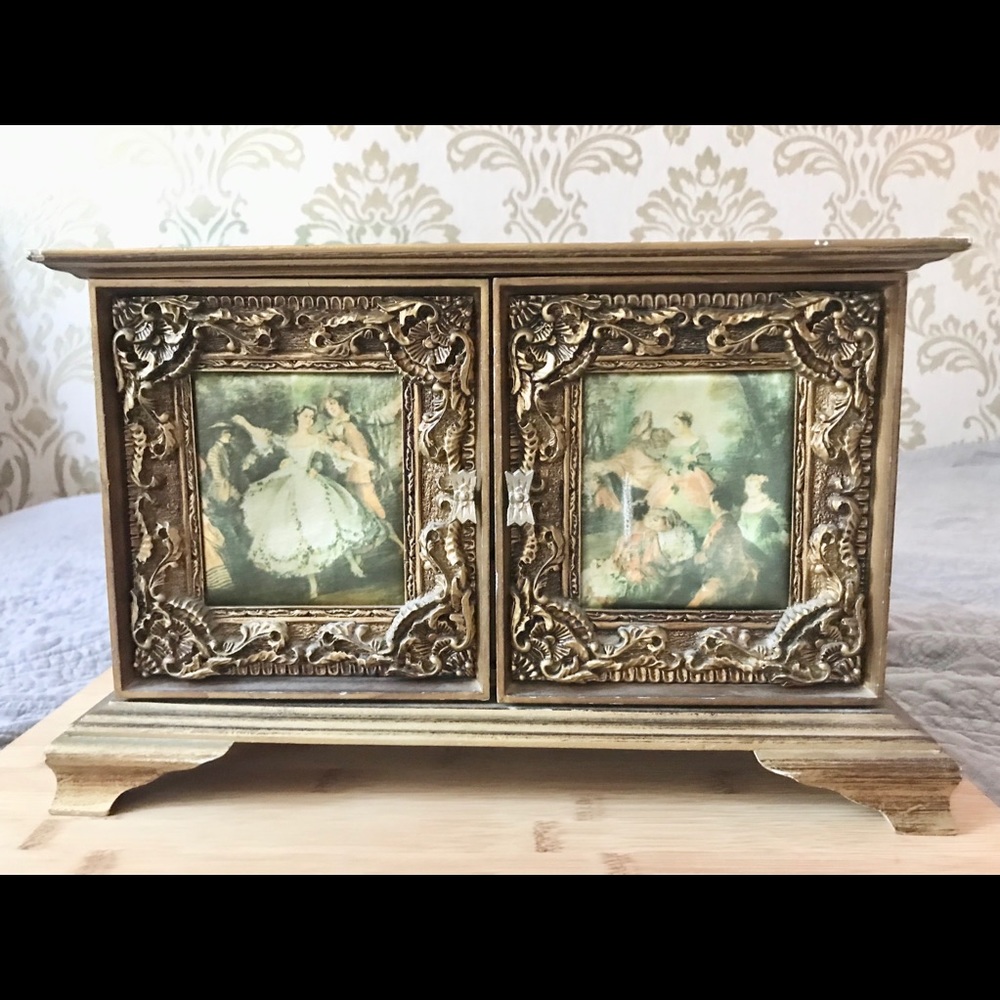Vintage Jewelry Music Box